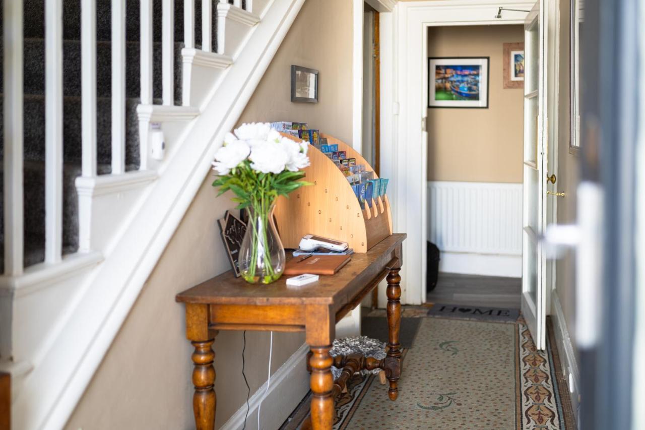 Sleepy Puffin Guest House Tenby Exterior foto